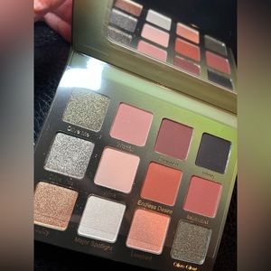 Violet Voss eyeshadow palette